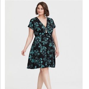 TORRID BLACK FLORAL JERSEY KNIT FAUX WRAP DRESS